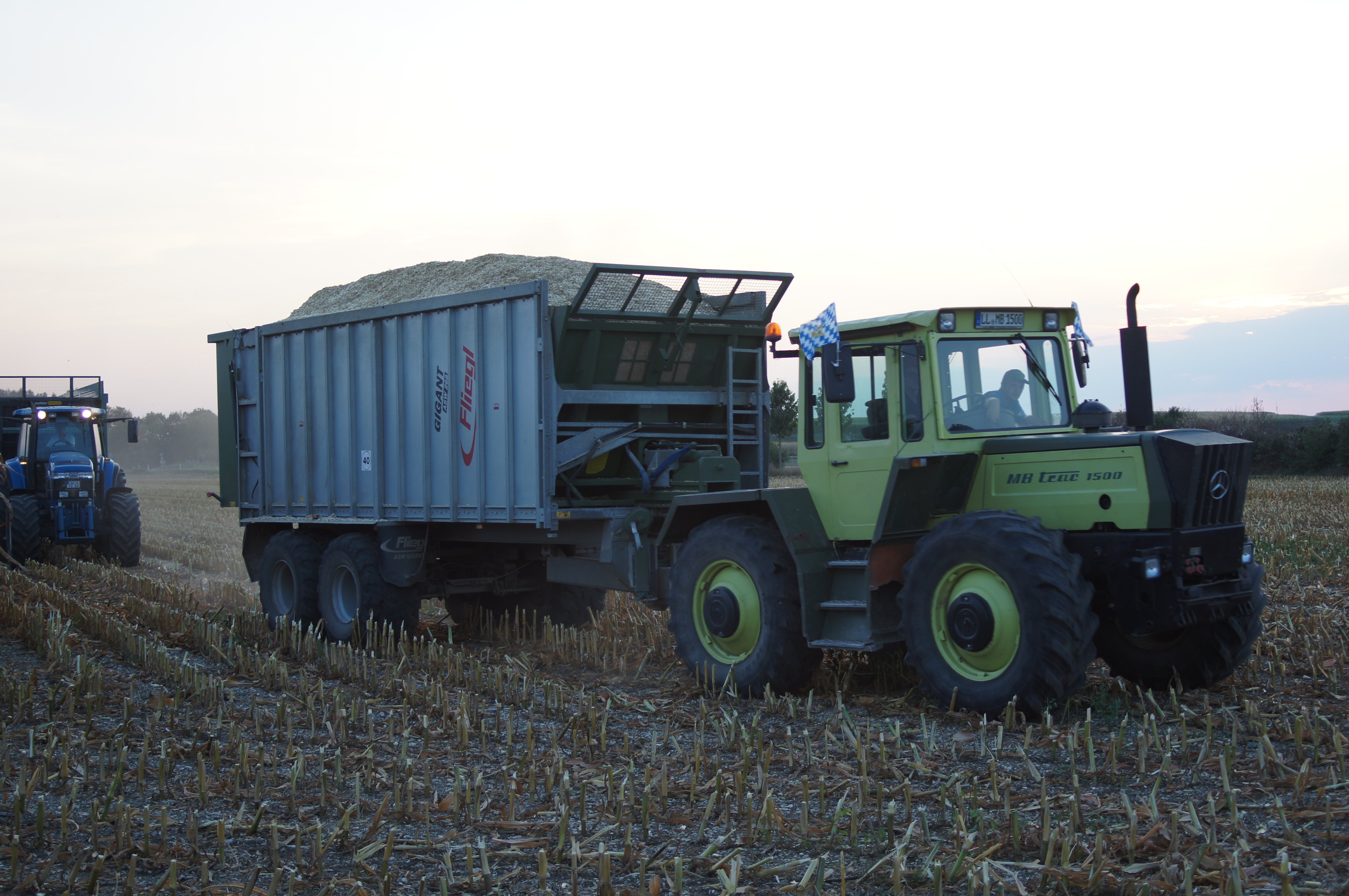 MB Trac 1500 auf dem Feld.