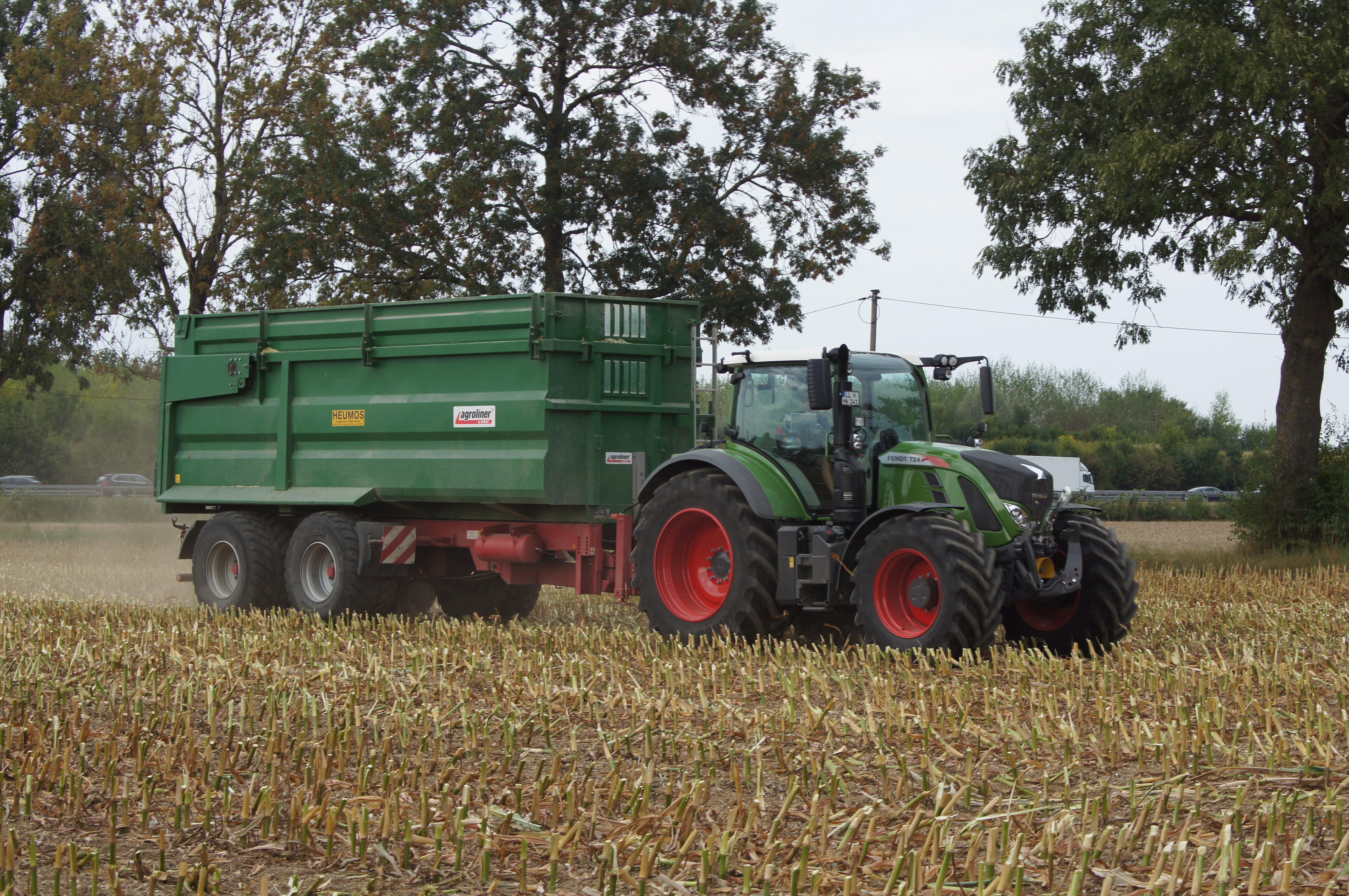 Fendt 724 Vario S4 mit Agroliner