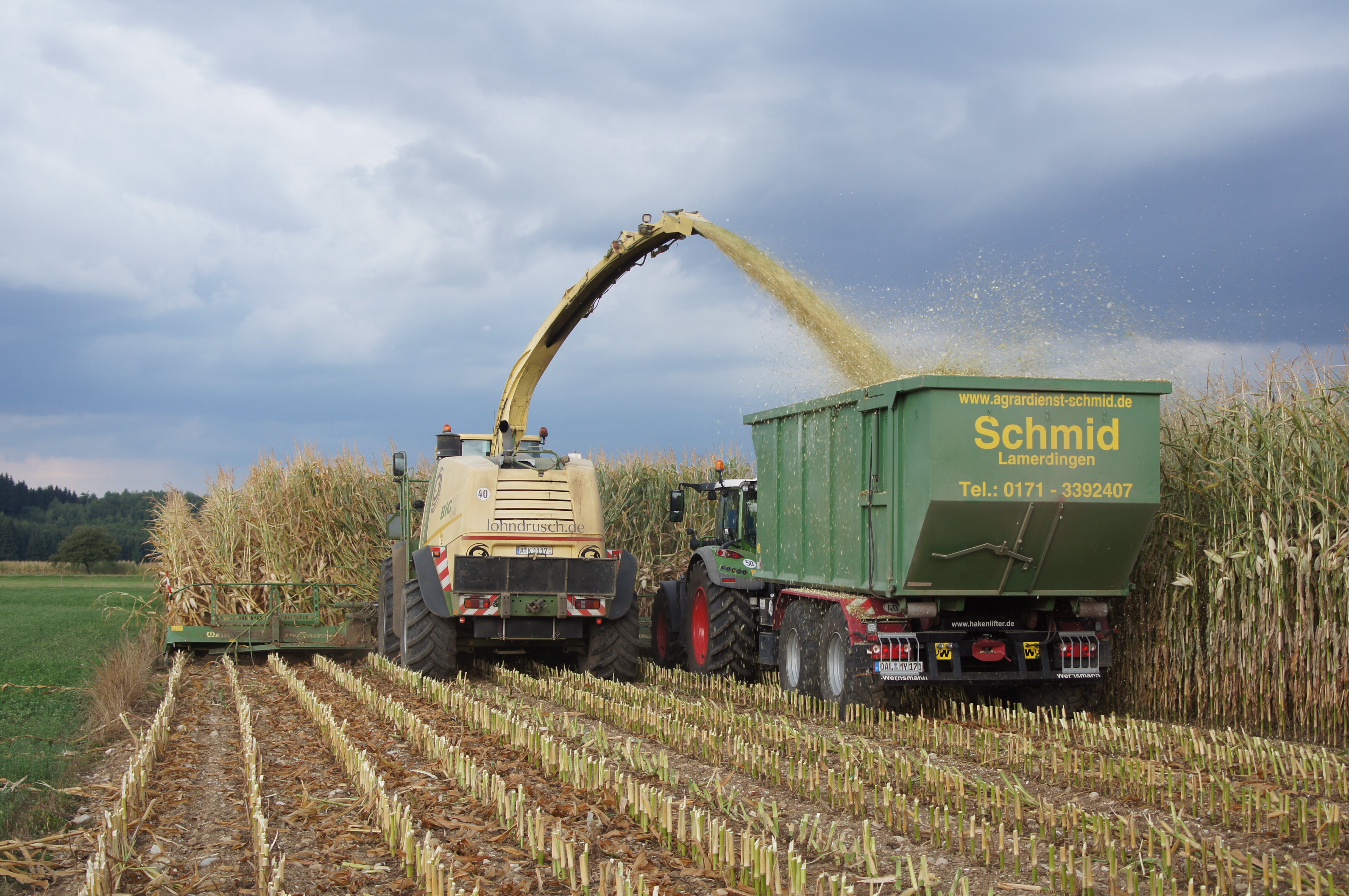 Krone Big X 1100 und Fendt Vario 718 S4 mit Wernsmann Hakenlift