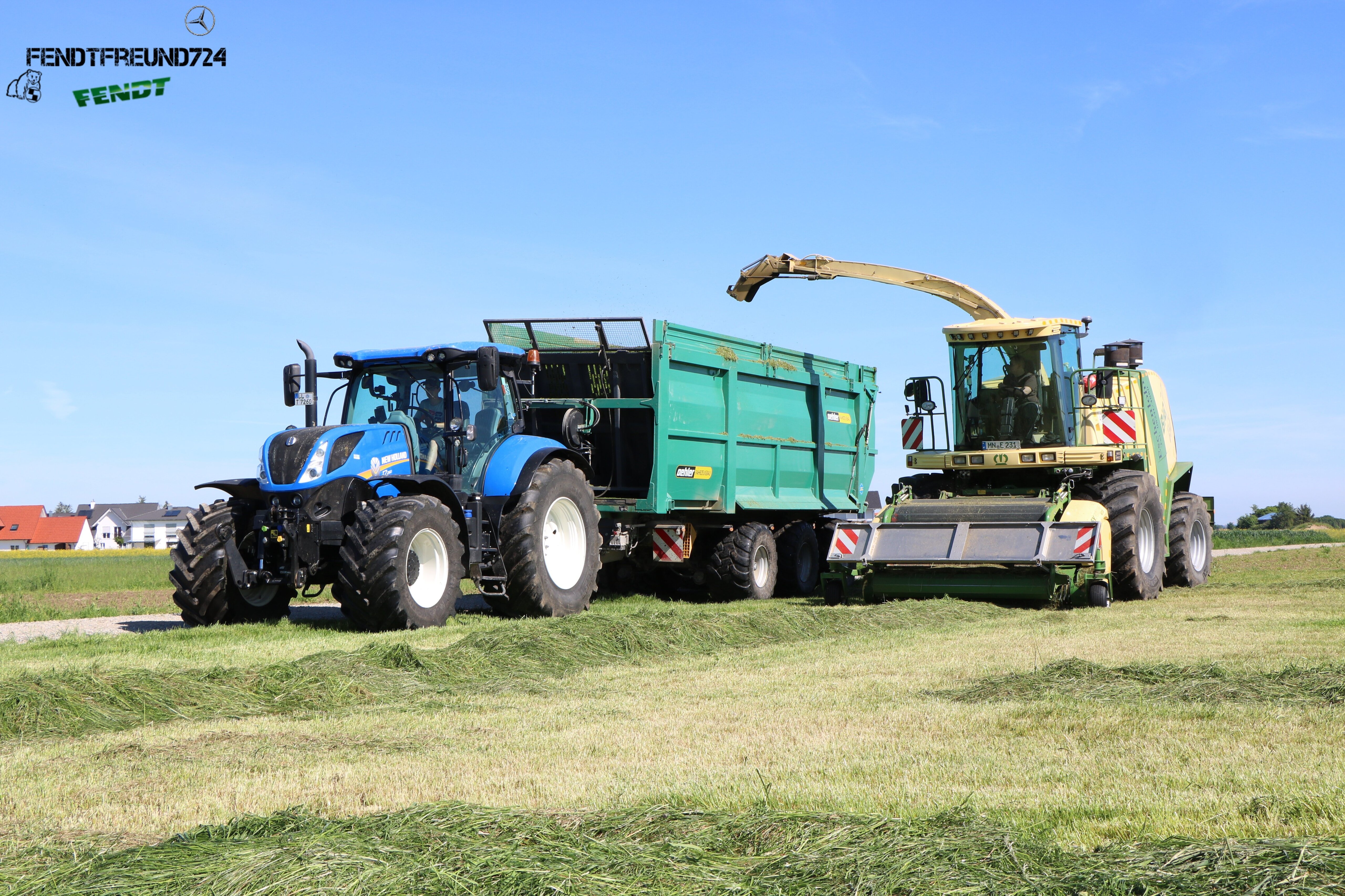 Beim Gras häckseln.