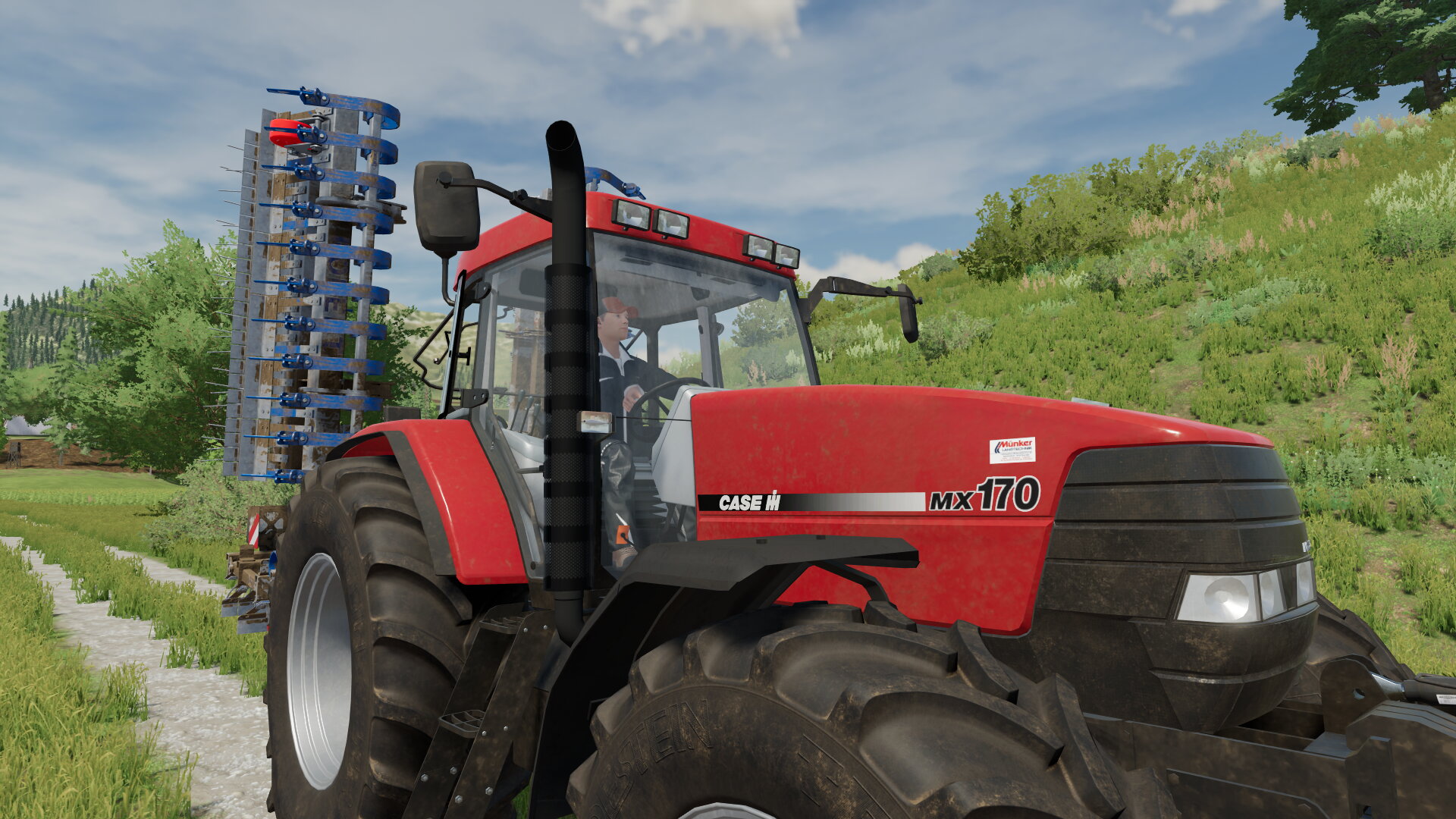 Case_IH MAXXUM MX170 beim Wiesen Striegeln