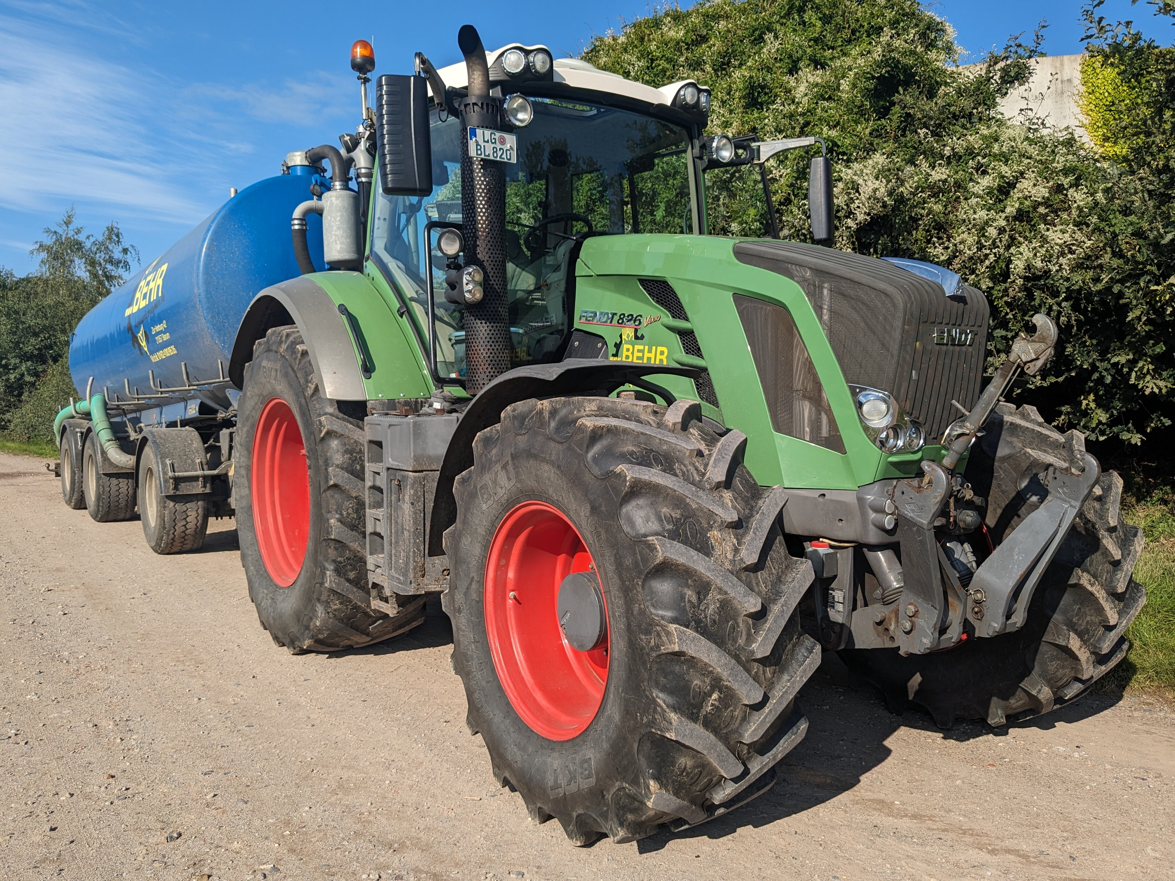 FENDT 826 mit Tzb am Gärreste fahren