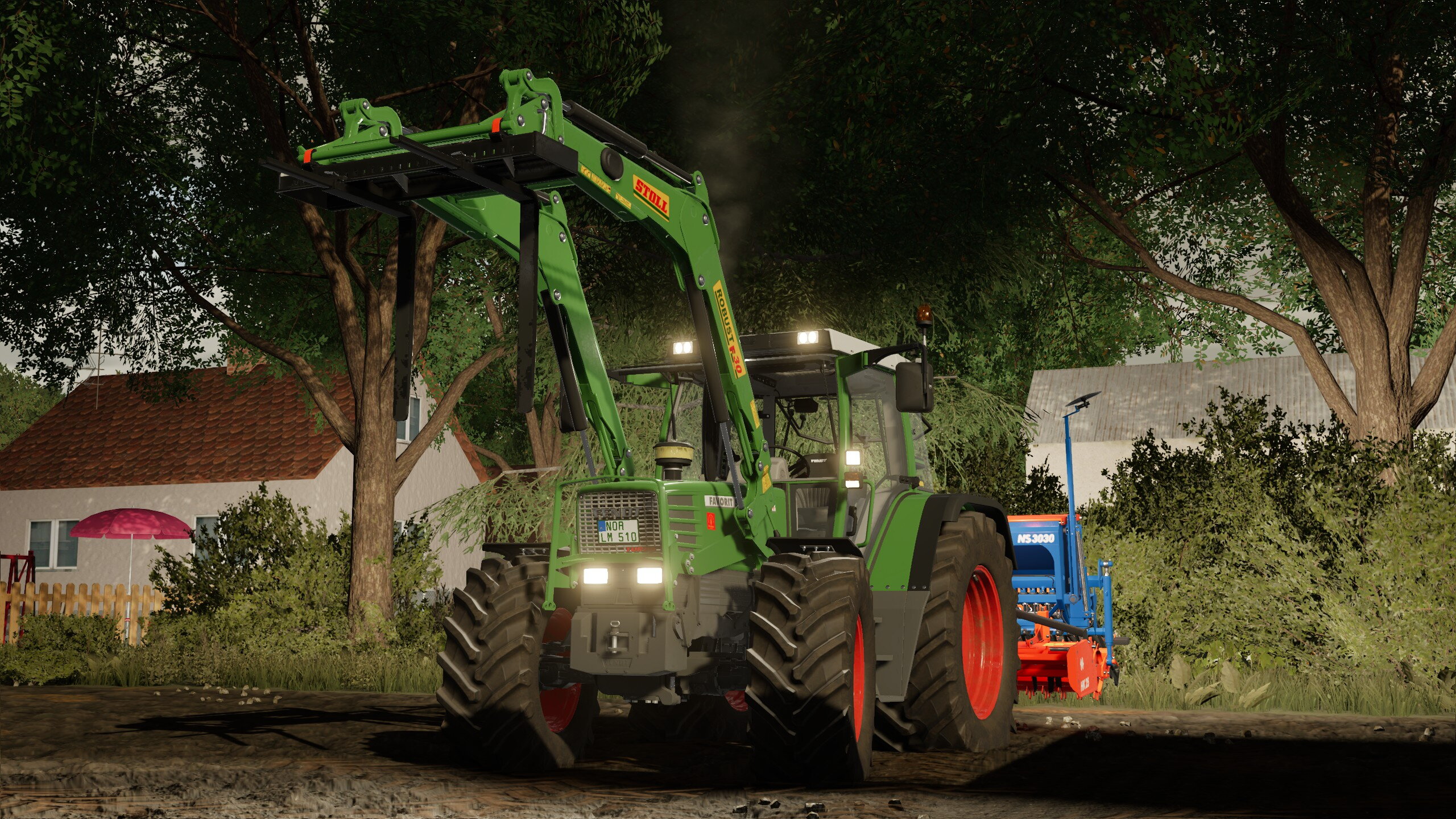 Fendt Favorit 510C sähen im Morgengrauen