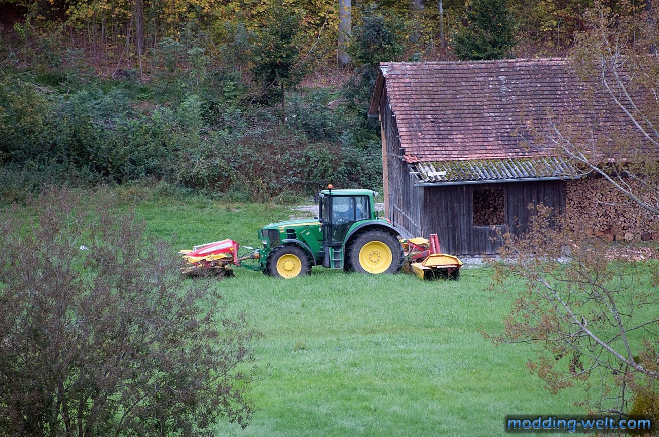 JD 6830 mit Mähkombi