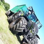 Gras Häckseln mit Valtra Q285